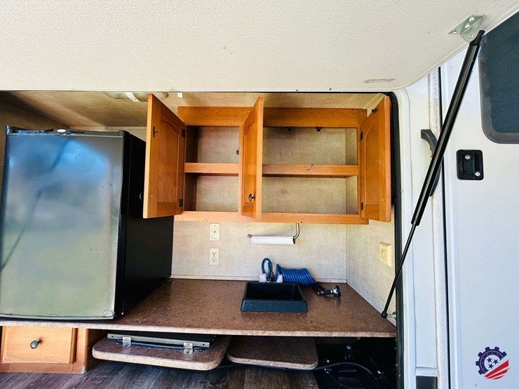 2011-keystone-hornet-platinum-31rbds-t/a-camper-trailer-image-37