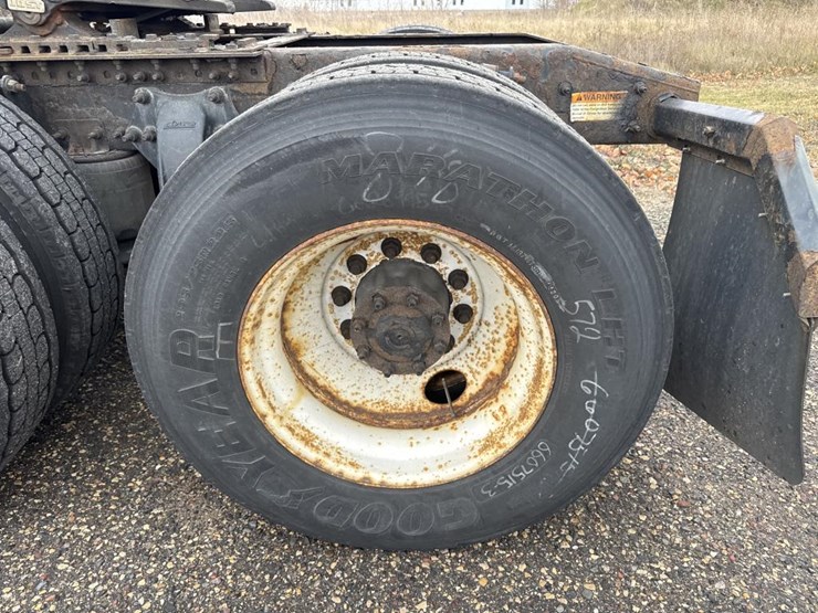 #1481-•-2015-freightliner-cascadia-day-cab-truck-tractor-image-54