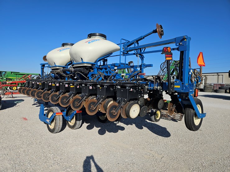 2012-kinze-3600-image-9