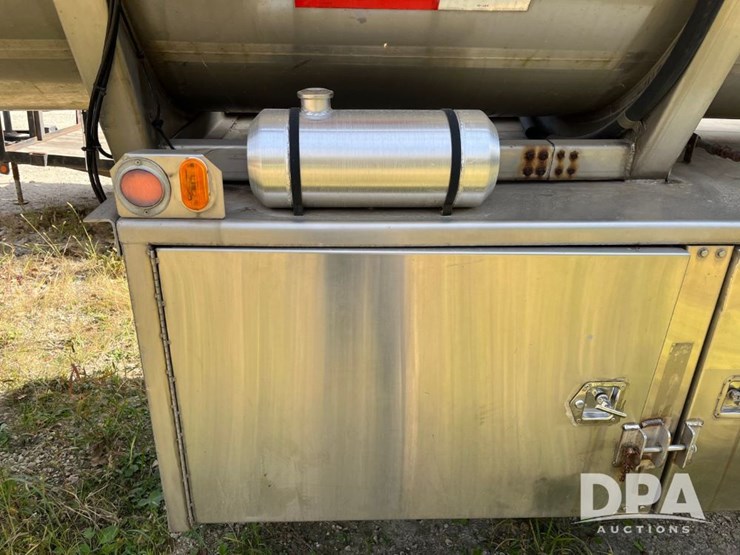 1982-heil-trailer-image-45