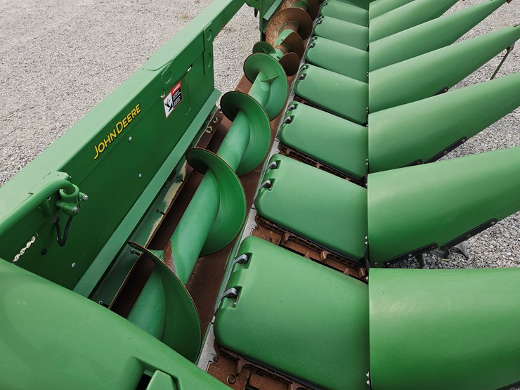 2017-john-deere-608c-image-10