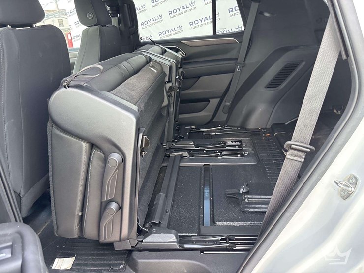 2022-chevrolet-tahoe-image-22