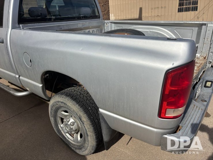 2004-dodge-2500-image-23