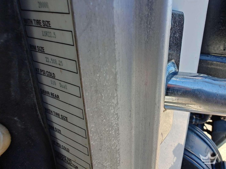 2015-peterbilt-348-image-41