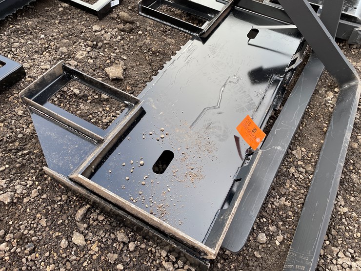 #1218-•-skidsteer-pallet-forks-image-3