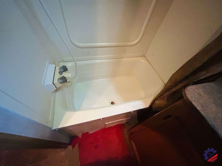 2011-keystone-hornet-platinum-31rbds-t/a-camper-trailer-image-97