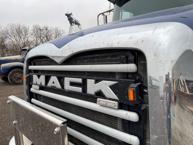 #1059-•-2021-mack-gr104b-quad-axle-dump-truck-(title-in-delay)-image-13