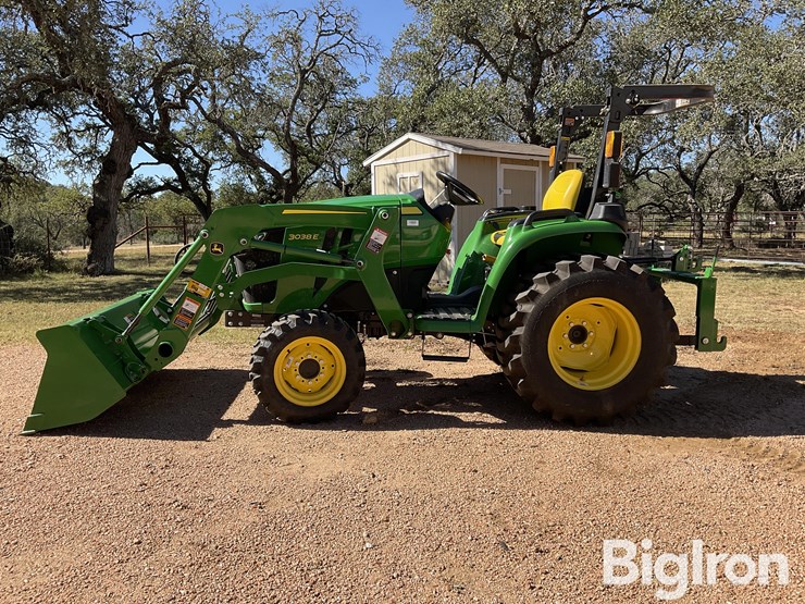 2022-john-deere-3038e-image-8