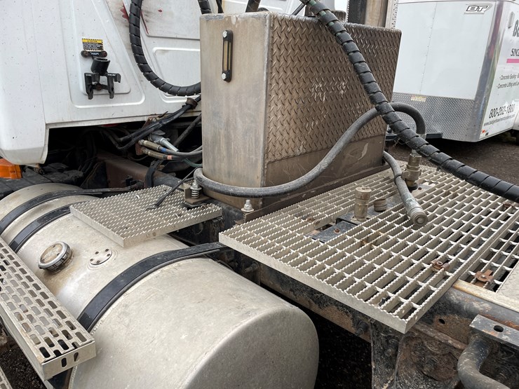 #1061-•-2004-mack-cx613-tandem-axle-day-cab-semi-tractor-(has-wi-title)-image-23