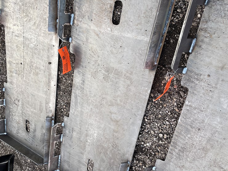 #1222-•-skidsteer-adapter-plates-image-1