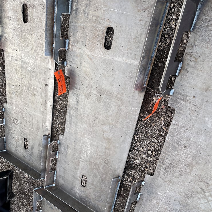 #1222 • Skidsteer Adapter Plates