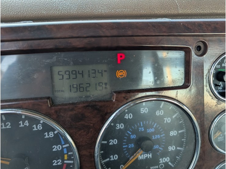 2006-mack-cv713-flatbed-image-25