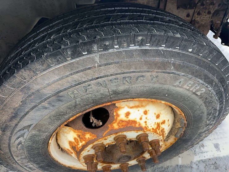 2012-hino-268-image-12