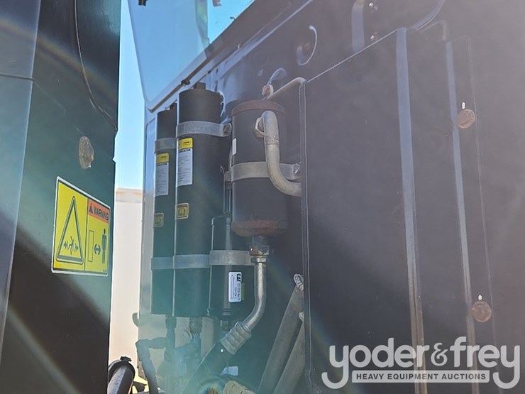 2016-caterpillar-120m2-image-105