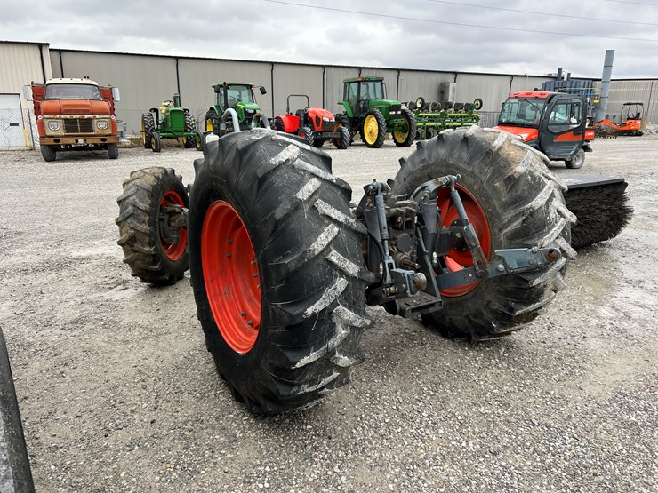 2019-kubota-m5-111-image-9