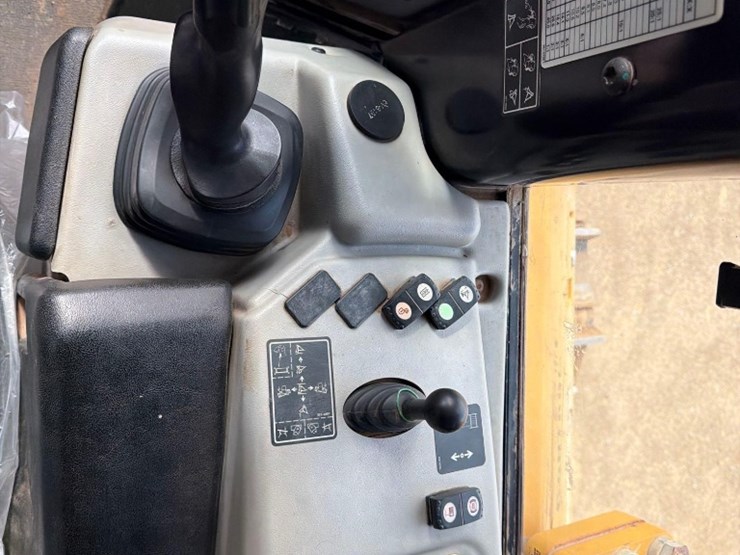 2019-caterpillar-d6n-lgp-image-17