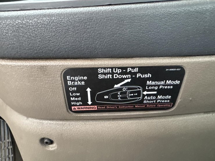 #1481-•-2015-freightliner-cascadia-day-cab-truck-tractor-image-40