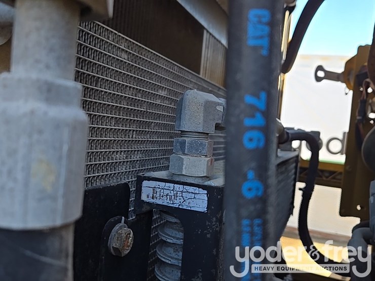 2016-caterpillar-120m2-image-178