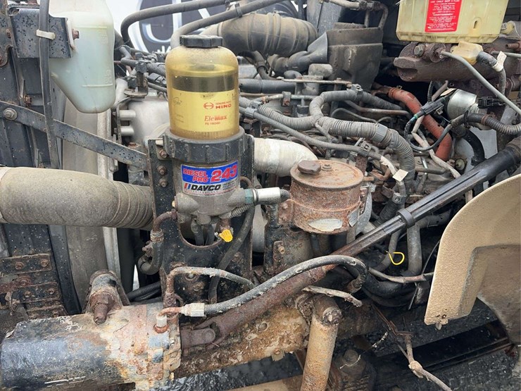 2012-hino-268-image-21