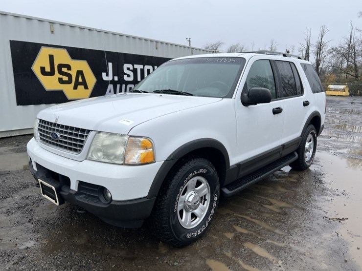 2003-ford-explorer-xlt-image-1