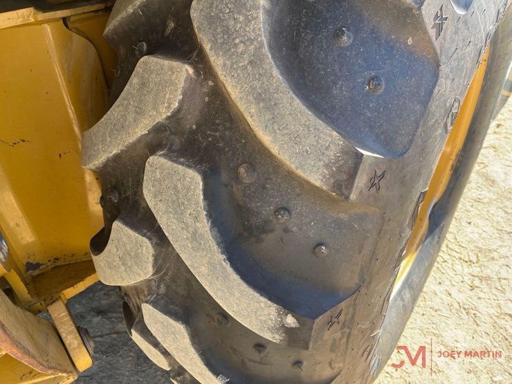 2017-caterpillar-420f-it-image-11