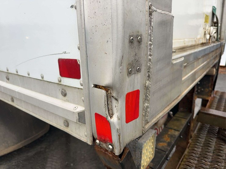 2012-hino-268-image-16