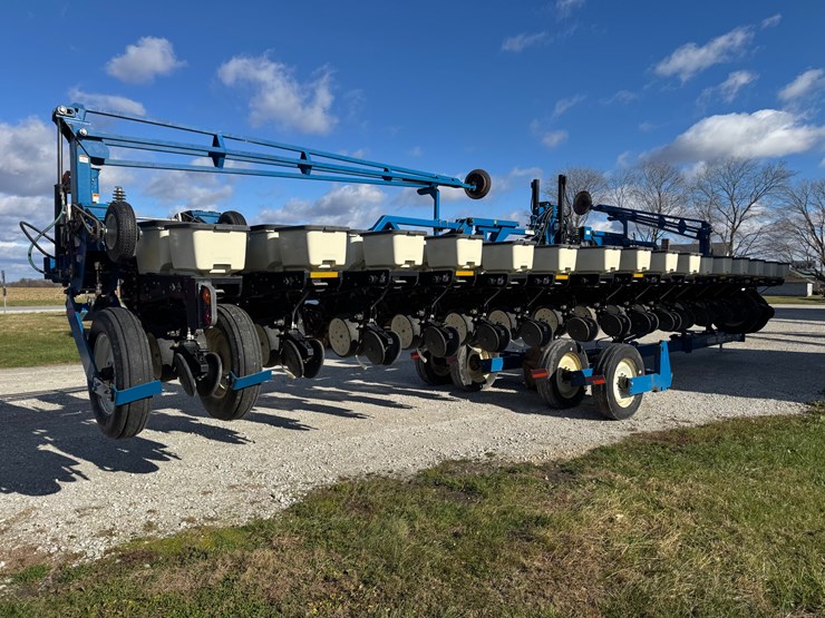 2014-kinze-3600-image-7