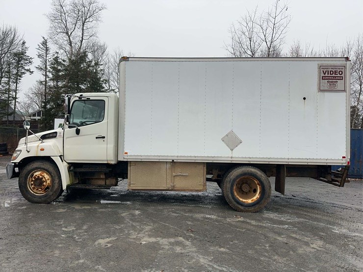 2012-hino-268-image-8