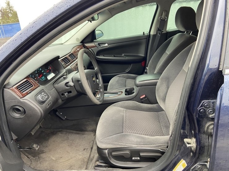 2010-chevrolet-impala-sedan-image-12