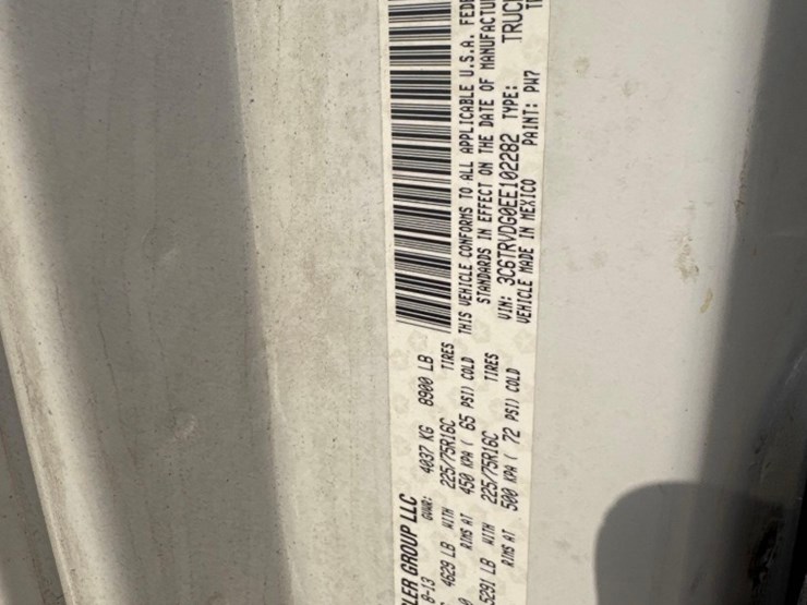 2014-dodge-2500-image-26