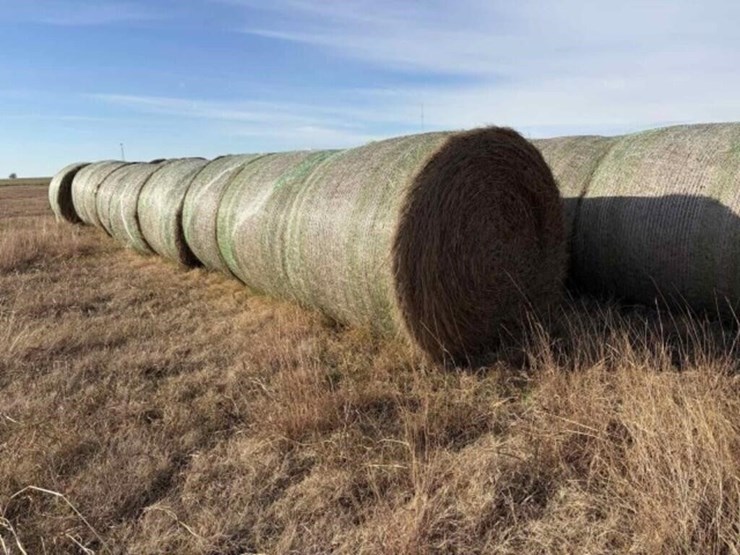 40-round-native-hay-bales-clean/sprayed-image-1