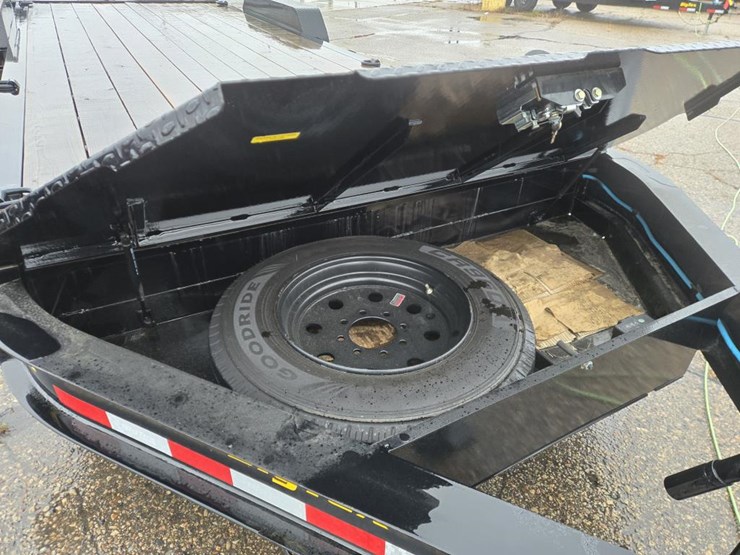 #1445-•-2025-big-tex-16eh-equipment-trailer-image-13