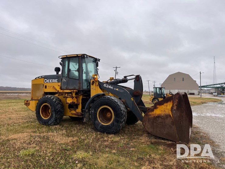 2017-deere-624k-image-6