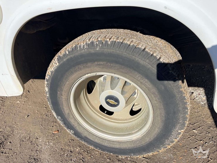 2015-chevrolet-3500hd-image-24