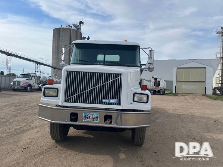 1993-white-gmc-liquid-truck-(dr8592-unit-129952)-image-24