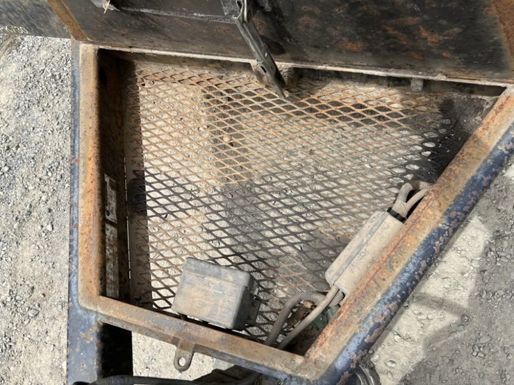 2013-eagle-black-hawk-t/a-tilt-deck-trailer-image-10