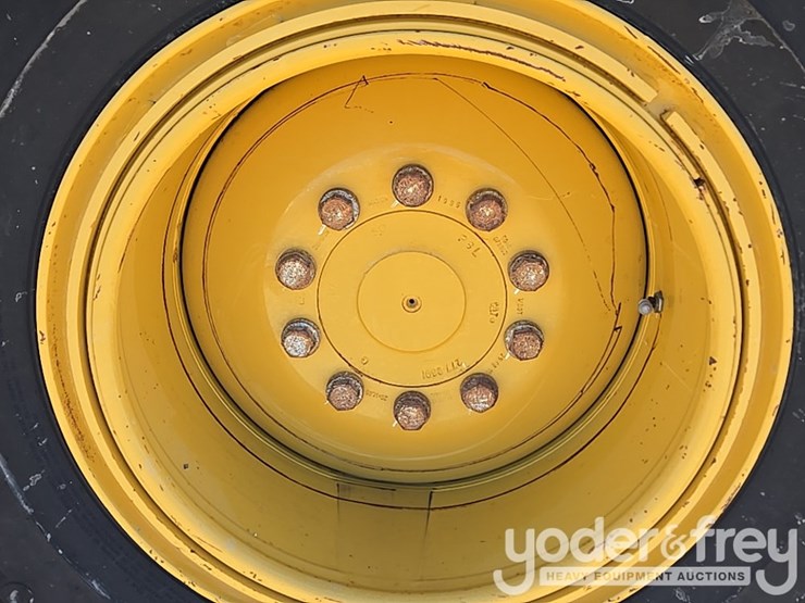 2016-caterpillar-120m2-image-38