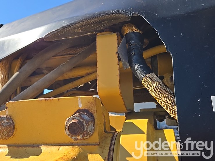 2016-caterpillar-120m2-image-80