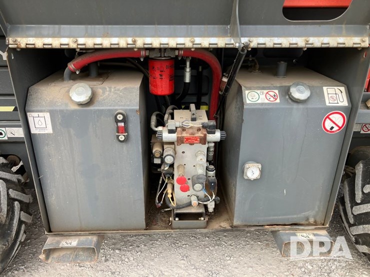 2017-skyjack-sj6826rt-image-17