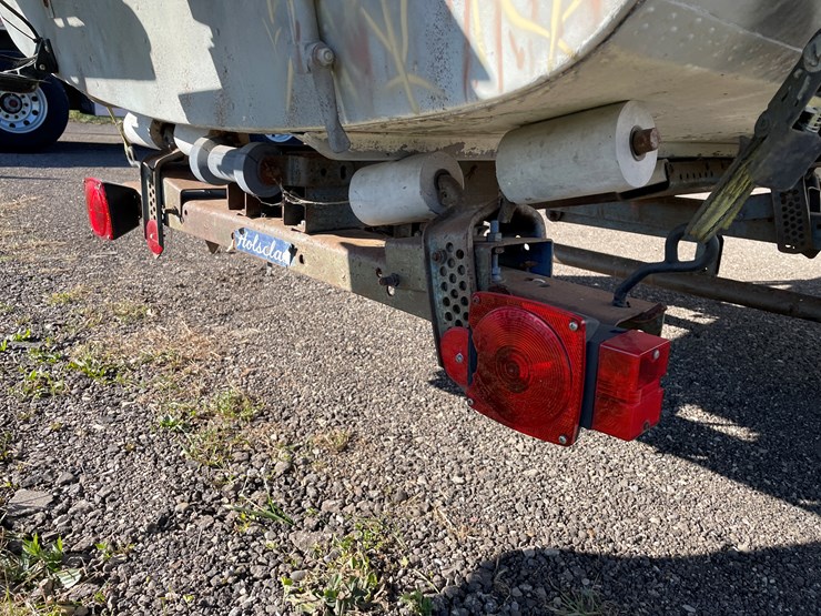 #1097-•-1953-crestliner-v4tl-aluminum-fishing-boat-with-trailer-(no-title)-image-14