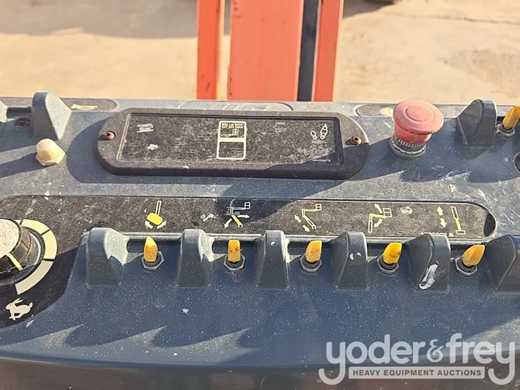 2014-jlg-800aj-image-15