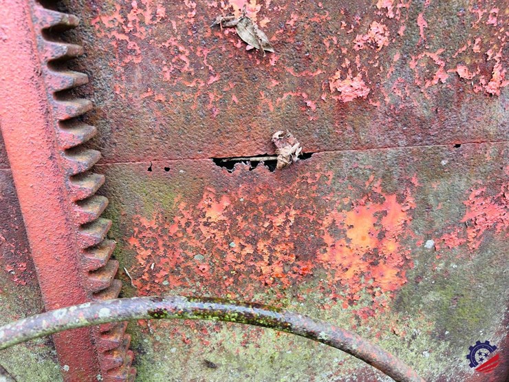 gravity-flow-grain-wagon-on-perfection-running-gear-image-16