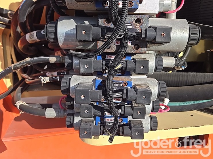 2014-jlg-800aj-image-92