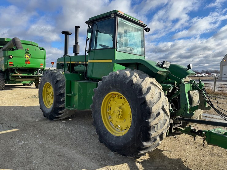 john-deere-8640-image-22