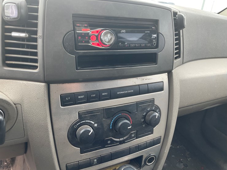 2005-jeep-grand-cherokee-laredo-image-31