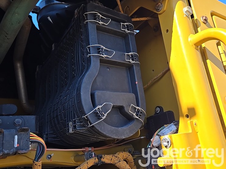 2016-caterpillar-120m2-image-149