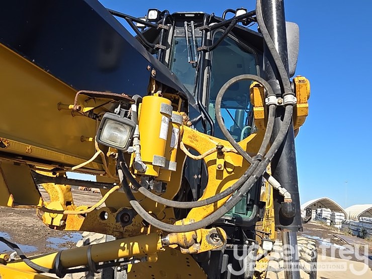 2016-caterpillar-120m2-image-61