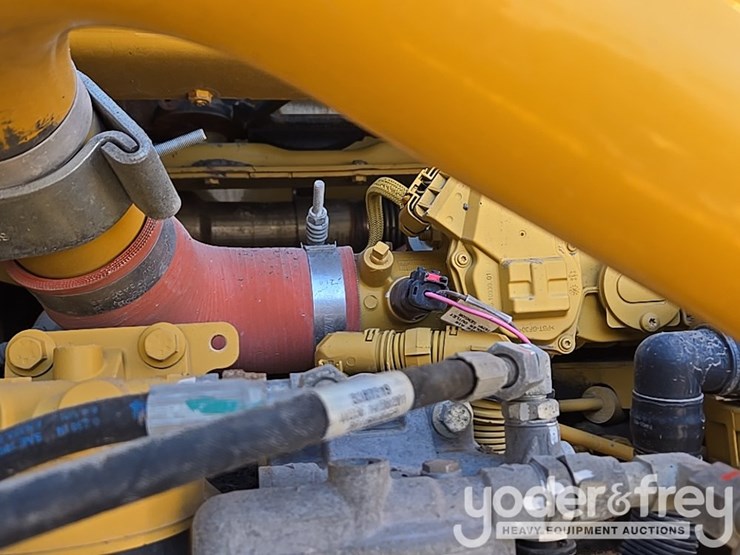 2016-caterpillar-120m2-image-138