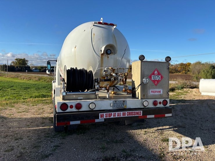 2005-freightliner-business-class-lp-bobtail-truck-(dr12590-unit-6501)-image-8