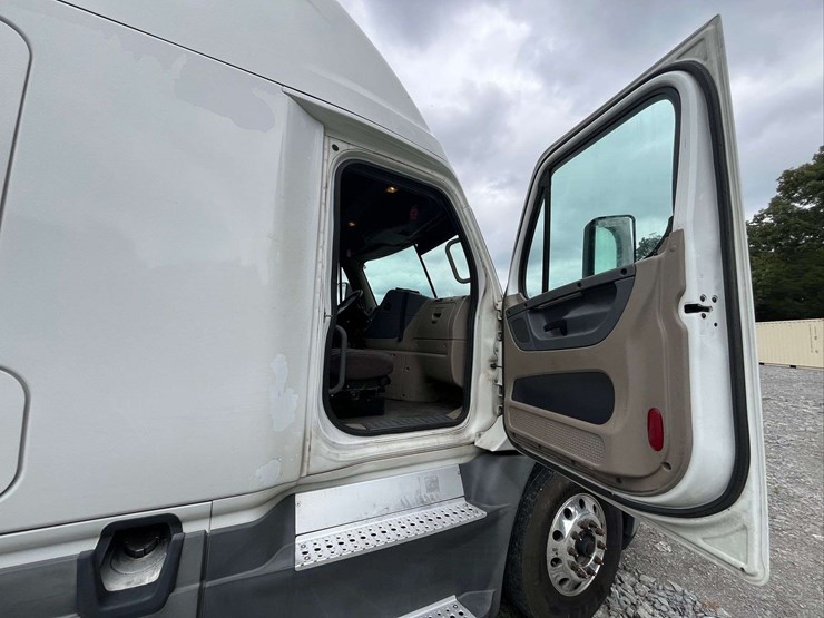 2018-freightliner-cascadia-evolution-t/a-truck-tractor-image-59